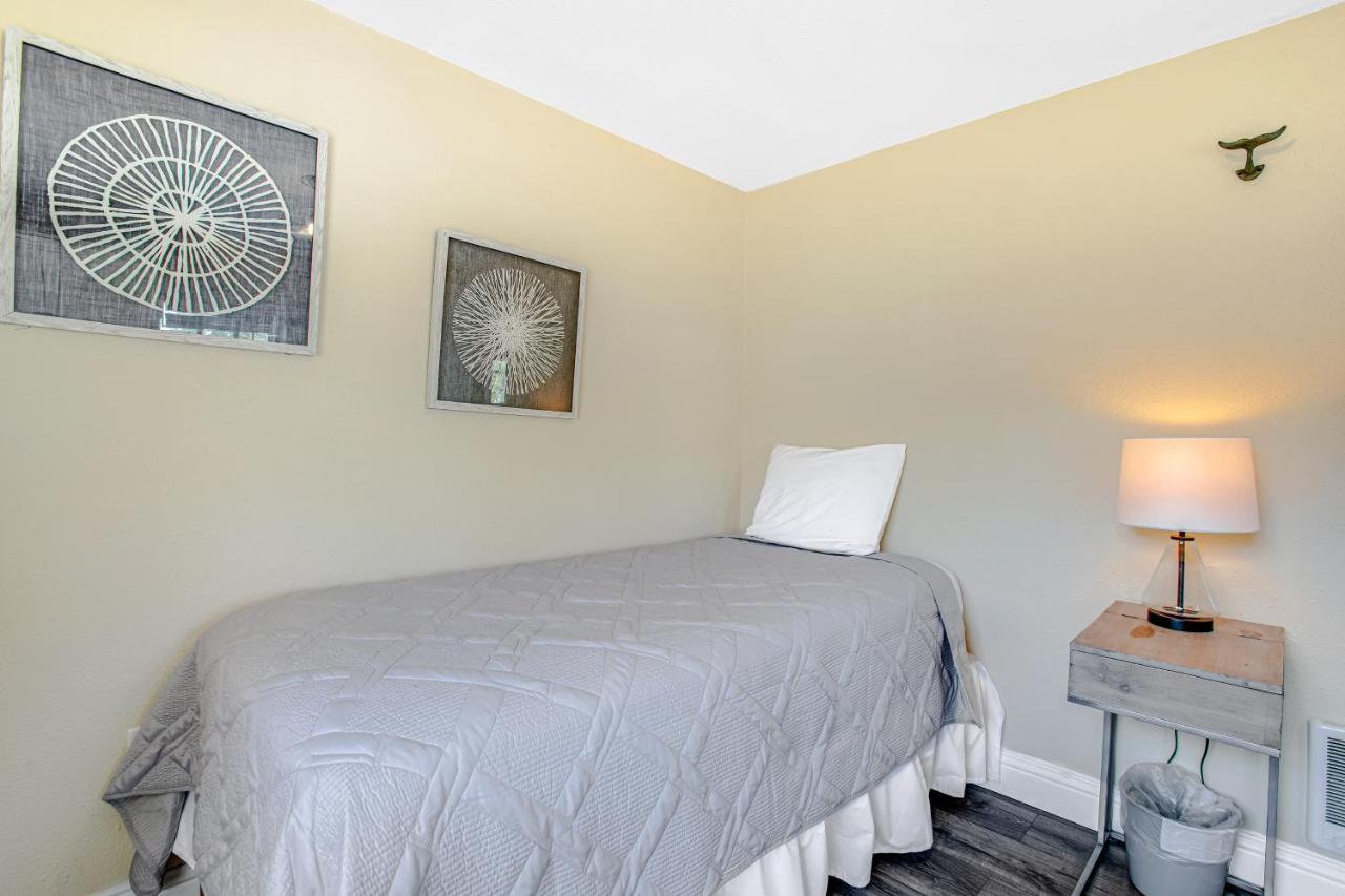 Villa Siletz Bay Getaway à Lincoln City Extérieur photo